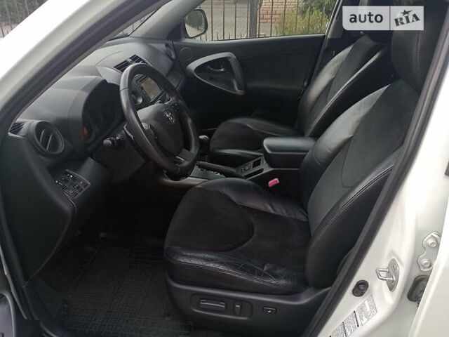 Білий Тойота РАВ 4, об'ємом двигуна 2 л та пробігом 130 тис. км за 14500 $, фото 1 на Automoto.ua