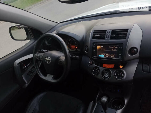 Білий Тойота РАВ 4, об'ємом двигуна 2 л та пробігом 130 тис. км за 14500 $, фото 2 на Automoto.ua