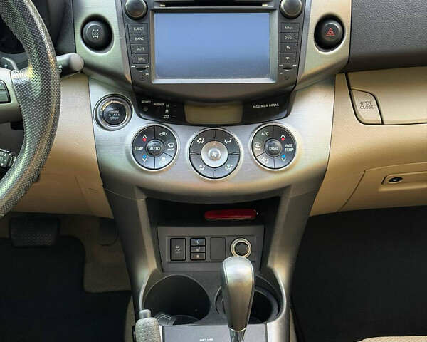Белый Тойота РАВ 4, объемом двигателя 2 л и пробегом 99 тыс. км за 17300 $, фото 1 на Automoto.ua