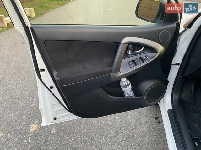 Тойота РАВ 4 2012 в Киеве на Automoto.ua Белый Тойота РАВ 4, объемом двигателя 1.99 л и пробегом 125 тыс. км за 16500 $, фото 9 на Automoto.ua