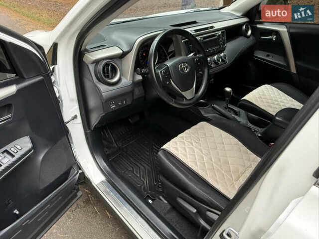 Тойота РАВ 4 2013 у Києві на Automoto.ua Білий Тойота РАВ 4, об'ємом двигуна 2 л та пробігом 192 тис. км за 16800 $, фото 27 на Automoto.ua