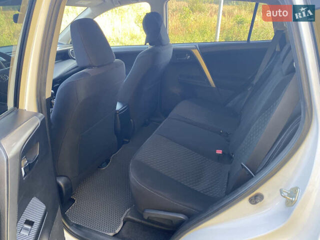 Білий Тойота РАВ 4, об'ємом двигуна 2.23 л та пробігом 158 тис. км за 15400 $, фото 40 на Automoto.ua