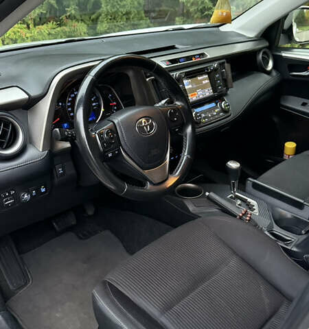 Білий Тойота РАВ 4, об'ємом двигуна 1.99 л та пробігом 320 тис. км за 14900 $, фото 9 на Automoto.ua