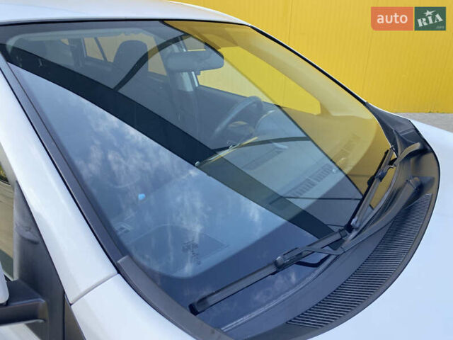 Білий Тойота РАВ 4, об'ємом двигуна 2.23 л та пробігом 158 тис. км за 15400 $, фото 27 на Automoto.ua