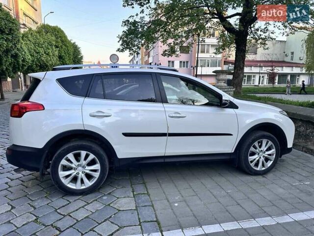 Белый Тойота РАВ 4, объемом двигателя 2.23 л и пробегом 208 тыс. км за 16500 $, фото 3 на Automoto.ua