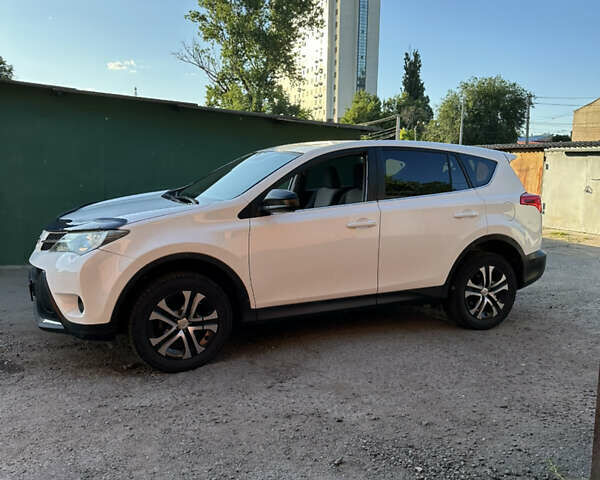 Белый Тойота РАВ 4, объемом двигателя 2.49 л и пробегом 158 тыс. км за 12950 $, фото 1 на Automoto.ua