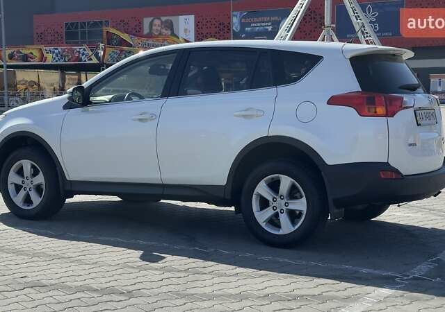 Тойота РАВ 4 2013 в Киеве на Automoto.ua Белый Тойота РАВ 4, объемом двигателя 2.5 л и пробегом 133 тыс. км за 22500 $, фото 4 на Automoto.ua