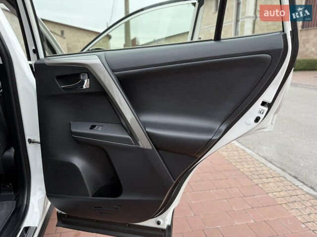 Белый Тойота РАВ 4, объемом двигателя 2.5 л и пробегом 79 тыс. км за 19200 $, фото 39 на Automoto.ua