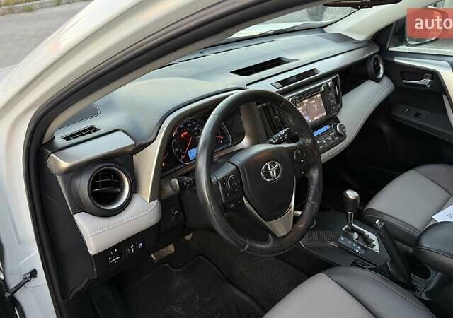 Тойота РАВ 4 2013 в Тернополе на Automoto.ua Белый Тойота РАВ 4, объемом двигателя 2.49 л и пробегом 169 тыс. км за 15999 $, фото 20 на Automoto.ua