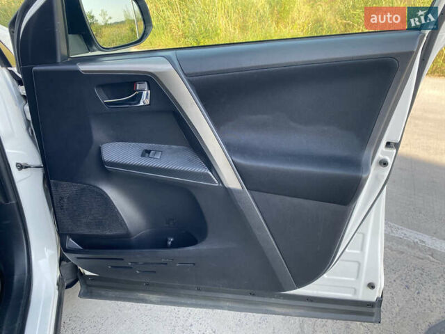 Білий Тойота РАВ 4, об'ємом двигуна 2.23 л та пробігом 158 тис. км за 15400 $, фото 34 на Automoto.ua