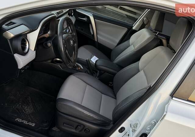 Тойота РАВ 4 2013 в Тернополе на Automoto.ua Белый Тойота РАВ 4, объемом двигателя 2.49 л и пробегом 169 тыс. км за 15999 $, фото 18 на Automoto.ua