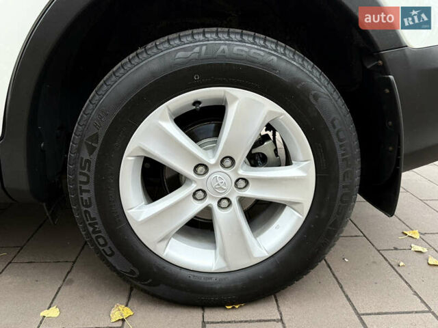 Белый Тойота РАВ 4, объемом двигателя 2 л и пробегом 98 тыс. км за 18200 $, фото 24 на Automoto.ua