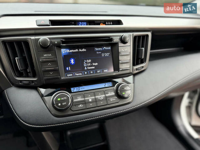 Белый Тойота РАВ 4, объемом двигателя 2.5 л и пробегом 79 тыс. км за 19200 $, фото 57 на Automoto.ua