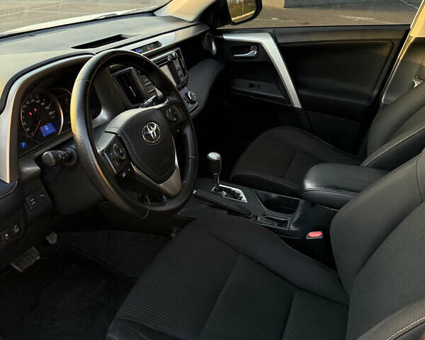 Белый Тойота РАВ 4, объемом двигателя 2.23 л и пробегом 193 тыс. км за 16750 $, фото 17 на Automoto.ua