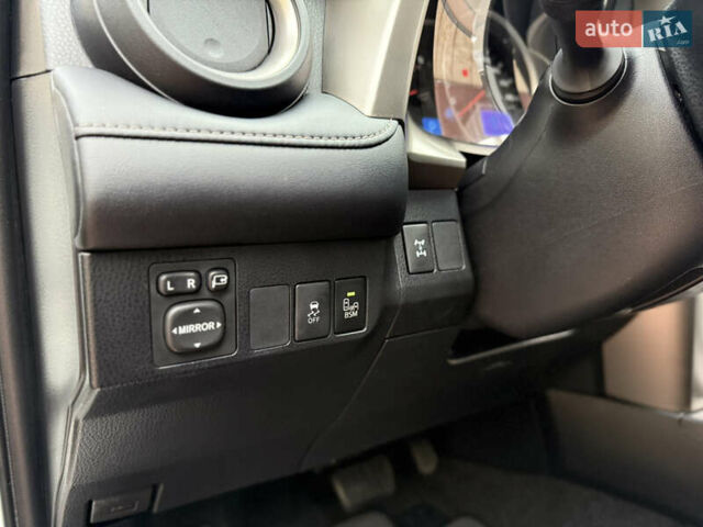 Белый Тойота РАВ 4, объемом двигателя 2.5 л и пробегом 79 тыс. км за 19200 $, фото 48 на Automoto.ua