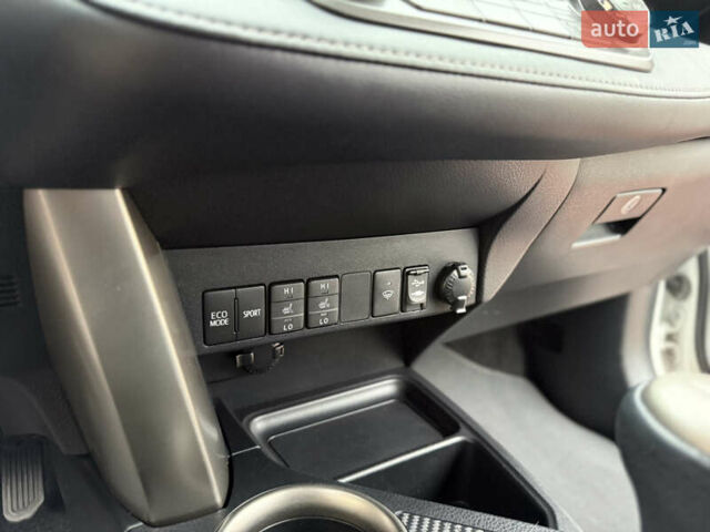 Белый Тойота РАВ 4, объемом двигателя 2.5 л и пробегом 79 тыс. км за 19200 $, фото 62 на Automoto.ua