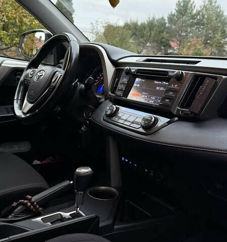 Білий Тойота РАВ 4, об'ємом двигуна 1.99 л та пробігом 320 тис. км за 14900 $, фото 13 на Automoto.ua