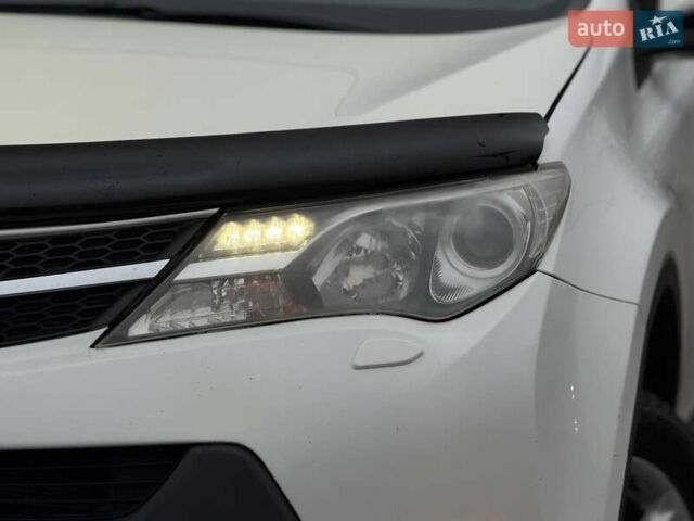 Білий Тойота РАВ 4, об'ємом двигуна 2.23 л та пробігом 209 тис. км за 14900 $, фото 5 на Automoto.ua