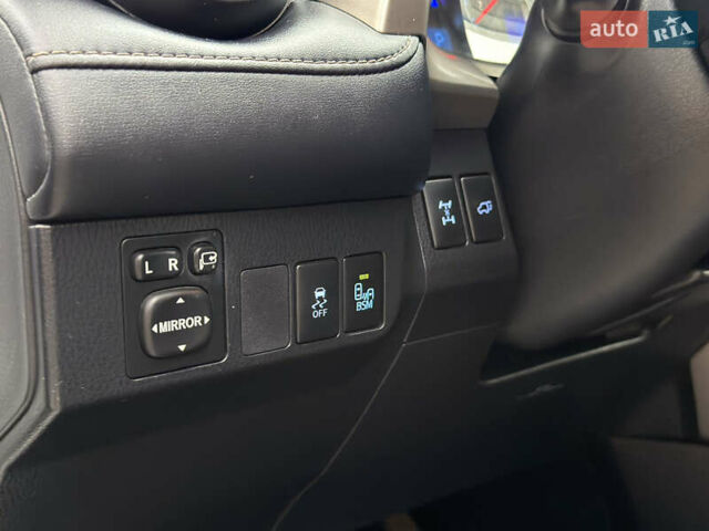 Белый Тойота РАВ 4, объемом двигателя 2.23 л и пробегом 250 тыс. км за 16300 $, фото 11 на Automoto.ua