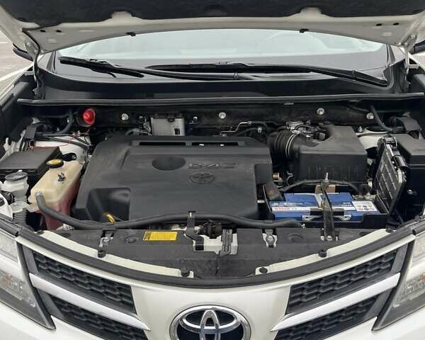 Білий Тойота РАВ 4, об'ємом двигуна 2.23 л та пробігом 157 тис. км за 17200 $, фото 6 на Automoto.ua