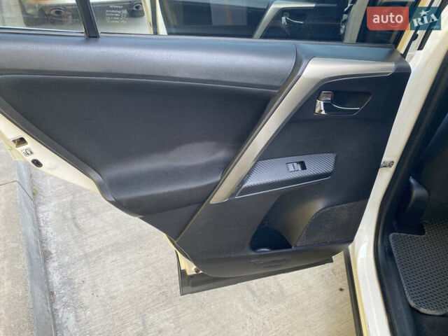 Білий Тойота РАВ 4, об'ємом двигуна 2.23 л та пробігом 158 тис. км за 15400 $, фото 42 на Automoto.ua