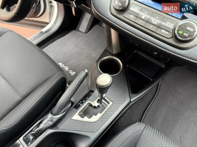 Белый Тойота РАВ 4, объемом двигателя 2.5 л и пробегом 79 тыс. км за 19200 $, фото 60 на Automoto.ua