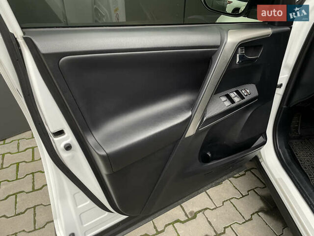 Белый Тойота РАВ 4, объемом двигателя 2.5 л и пробегом 250 тыс. км за 14000 $, фото 17 на Automoto.ua