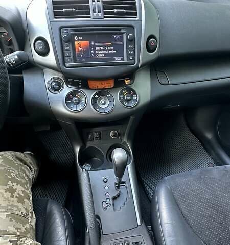 Білий Тойота РАВ 4, об'ємом двигуна 2.23 л та пробігом 199 тис. км за 14300 $, фото 8 на Automoto.ua