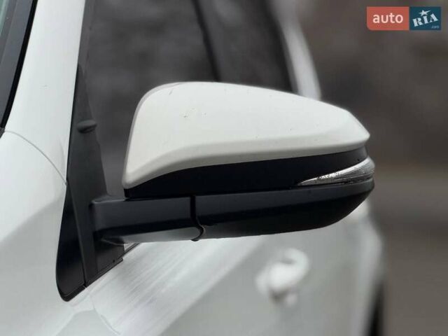 Білий Тойота РАВ 4, об'ємом двигуна 2.23 л та пробігом 209 тис. км за 14900 $, фото 8 на Automoto.ua