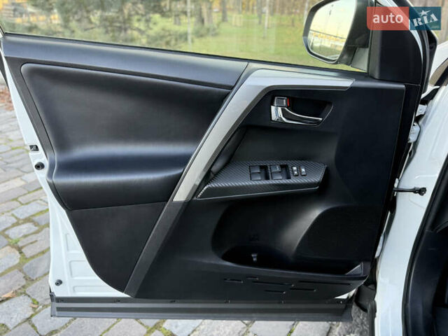 Белый Тойота РАВ 4, объемом двигателя 2 л и пробегом 98 тыс. км за 18200 $, фото 30 на Automoto.ua