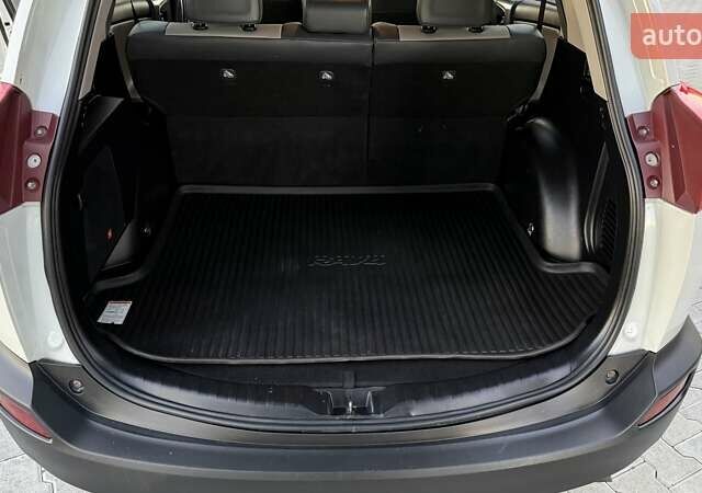 Тойота РАВ 4 2013 в Тернополе на Automoto.ua Белый Тойота РАВ 4, объемом двигателя 2.49 л и пробегом 169 тыс. км за 15999 $, фото 29 на Automoto.ua