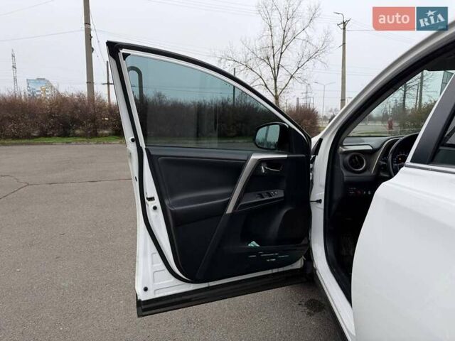 Білий Тойота РАВ 4, об'ємом двигуна 2.23 л та пробігом 209 тис. км за 14900 $, фото 33 на Automoto.ua