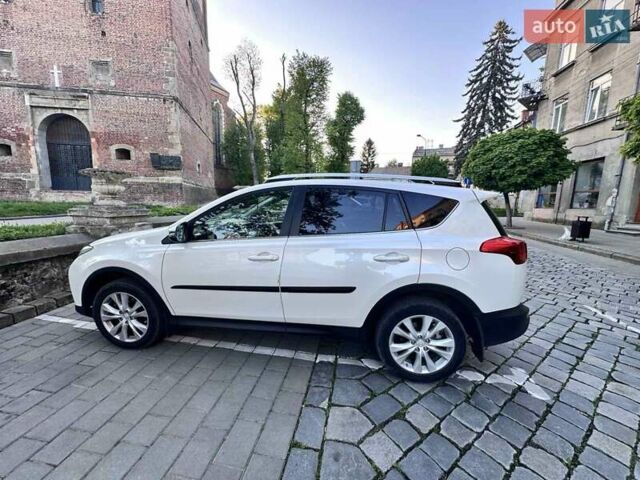 Белый Тойота РАВ 4, объемом двигателя 2.23 л и пробегом 208 тыс. км за 16500 $, фото 1 на Automoto.ua
