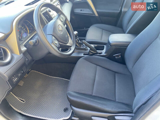 Білий Тойота РАВ 4, об'ємом двигуна 2.23 л та пробігом 158 тис. км за 15400 $, фото 37 на Automoto.ua