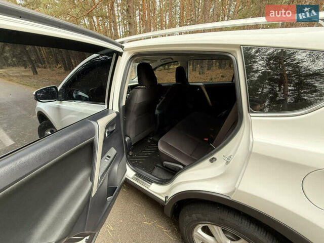 Тойота РАВ 4 2013 у Києві на Automoto.ua Білий Тойота РАВ 4, об'ємом двигуна 2 л та пробігом 192 тис. км за 16800 $, фото 33 на Automoto.ua