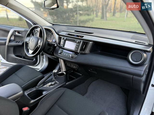Белый Тойота РАВ 4, объемом двигателя 2 л и пробегом 98 тыс. км за 18200 $, фото 39 на Automoto.ua