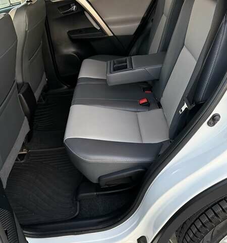 Тойота РАВ 4 2013 в Тернополе на Automoto.ua Белый Тойота РАВ 4, объемом двигателя 2.49 л и пробегом 169 тыс. км за 15999 $, фото 25 на Automoto.ua