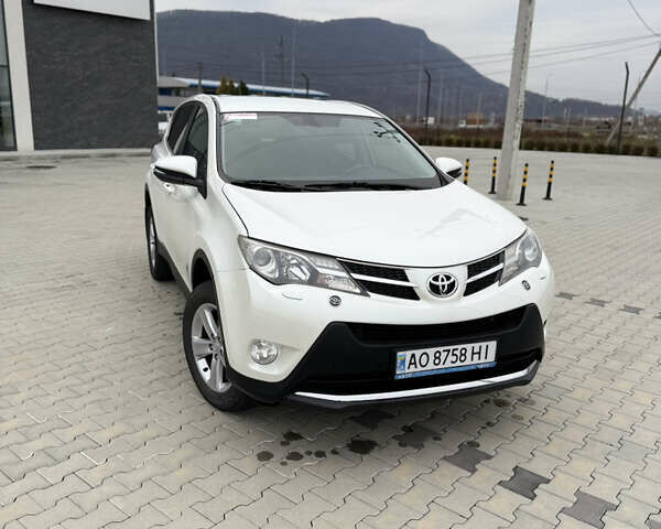 Білий Тойота РАВ 4, об'ємом двигуна 2.23 л та пробігом 220 тис. км за 17200 $, фото 2 на Automoto.ua