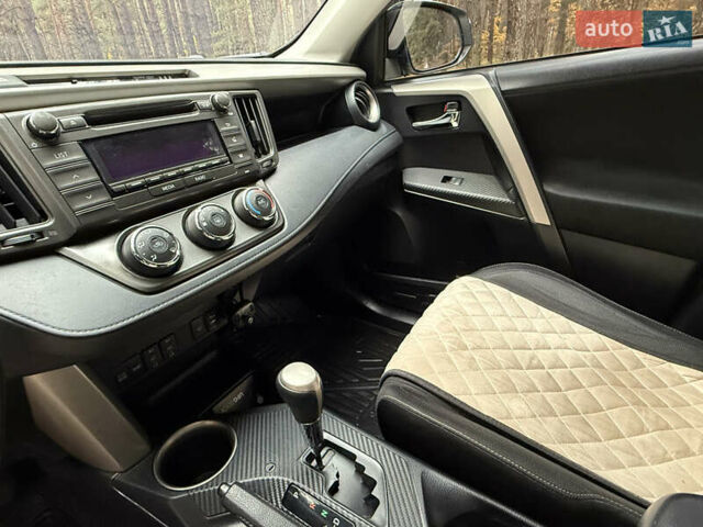 Тойота РАВ 4 2013 у Києві на Automoto.ua Білий Тойота РАВ 4, об'ємом двигуна 2 л та пробігом 192 тис. км за 16800 $, фото 32 на Automoto.ua