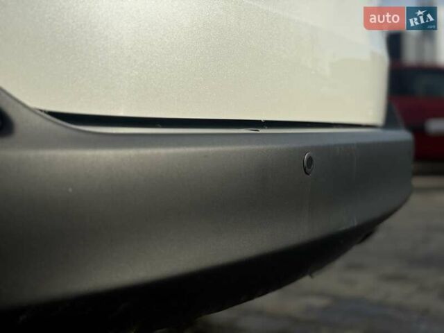 Белый Тойота РАВ 4, объемом двигателя 2.23 л и пробегом 182 тыс. км за 14500 $, фото 26 на Automoto.ua