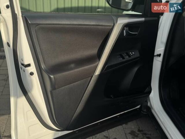 Белый Тойота РАВ 4, объемом двигателя 2.23 л и пробегом 182 тыс. км за 14500 $, фото 48 на Automoto.ua