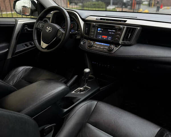 Білий Тойота РАВ 4, об'ємом двигуна 2.23 л та пробігом 250 тис. км за 15500 $, фото 5 на Automoto.ua