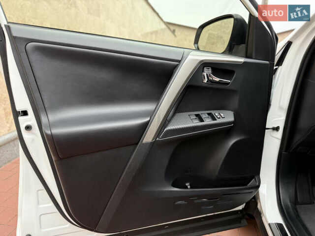 Белый Тойота РАВ 4, объемом двигателя 2.5 л и пробегом 79 тыс. км за 19200 $, фото 45 на Automoto.ua