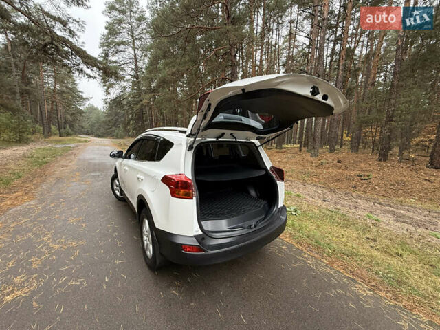 Тойота РАВ 4 2013 у Києві на Automoto.ua Білий Тойота РАВ 4, об'ємом двигуна 2 л та пробігом 192 тис. км за 16800 $, фото 41 на Automoto.ua