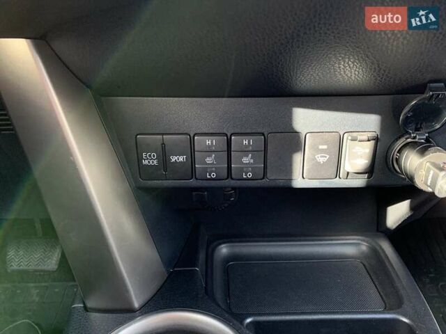 Белый Тойота РАВ 4, объемом двигателя 2.5 л и пробегом 139 тыс. км за 19000 $, фото 10 на Automoto.ua