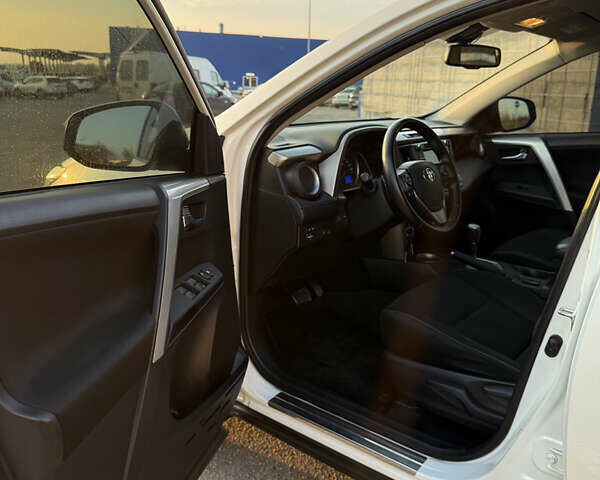 Белый Тойота РАВ 4, объемом двигателя 2.23 л и пробегом 193 тыс. км за 16750 $, фото 18 на Automoto.ua