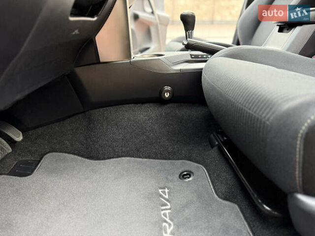 Белый Тойота РАВ 4, объемом двигателя 2.5 л и пробегом 79 тыс. км за 19200 $, фото 51 на Automoto.ua