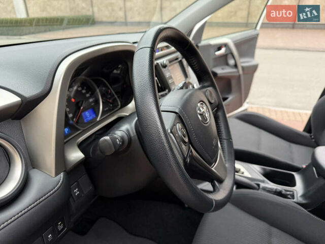 Белый Тойота РАВ 4, объемом двигателя 2.5 л и пробегом 79 тыс. км за 19200 $, фото 53 на Automoto.ua