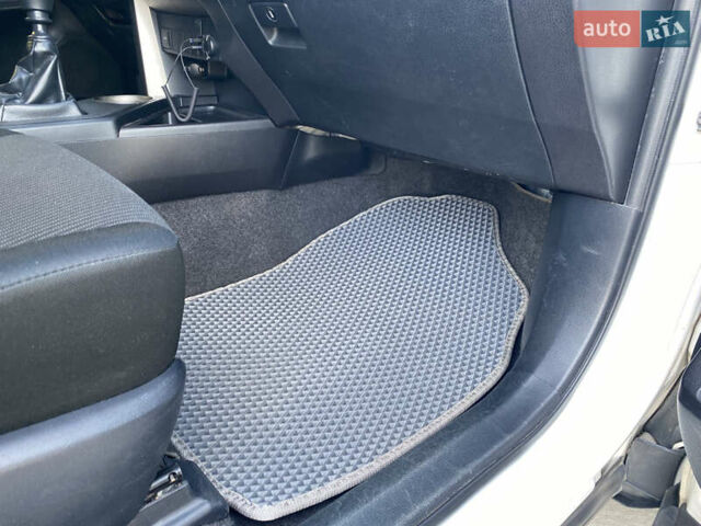 Білий Тойота РАВ 4, об'ємом двигуна 2.23 л та пробігом 158 тис. км за 15400 $, фото 30 на Automoto.ua