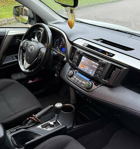 Білий Тойота РАВ 4, об'ємом двигуна 1.99 л та пробігом 320 тис. км за 14900 $, фото 12 на Automoto.ua